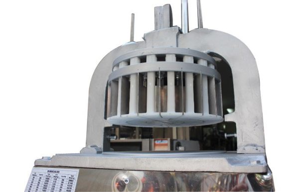 may-chia-bot-bang-tay-1